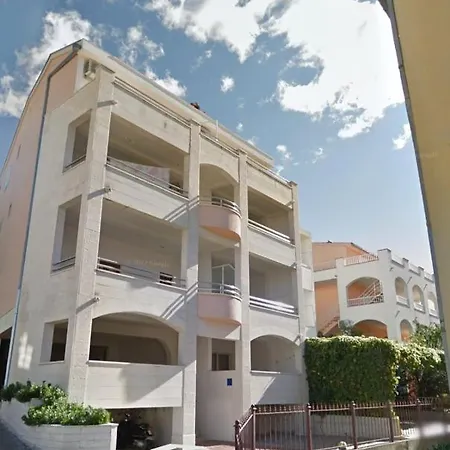 Centar And Sea View Apartment *