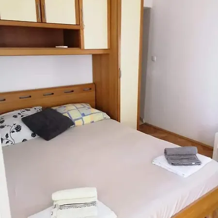Centar And Sea View Apartment *